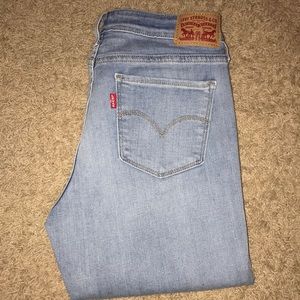 Levi light washed mid-rise 711 skinny jeans
